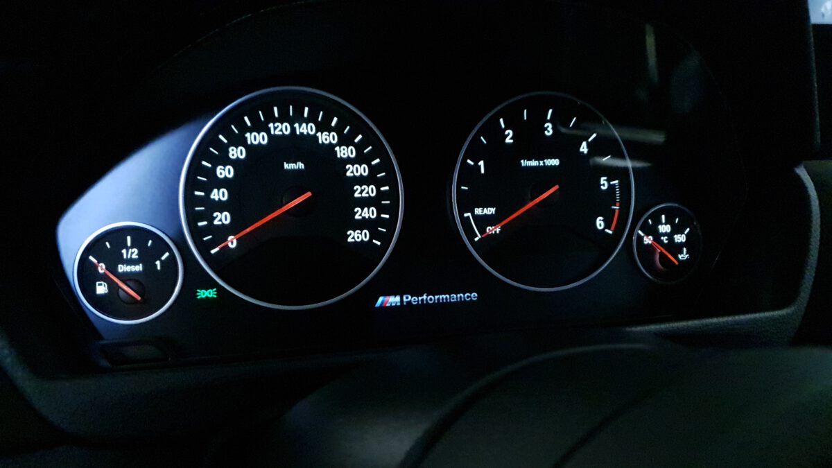 bmw_3er_4er_f30_f31_f32_F36_tacho_led_umbau_weiss