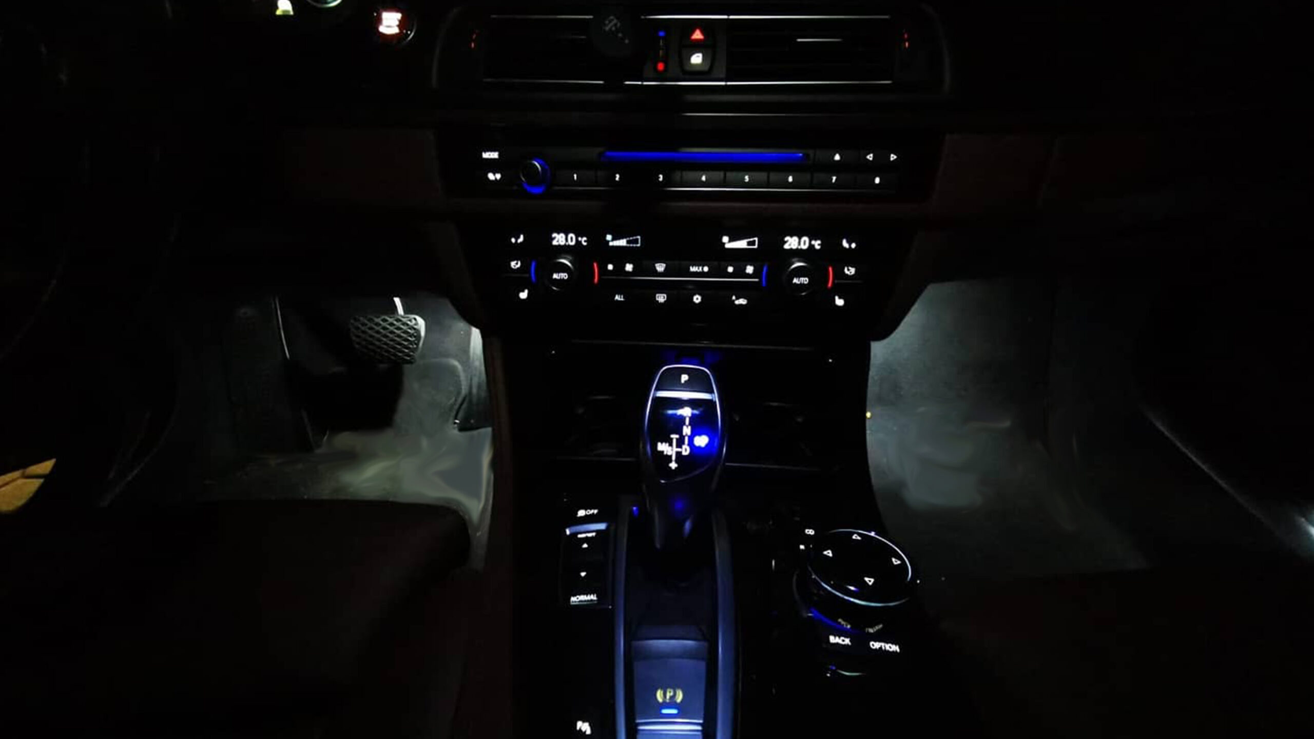 LED-Umbau im Innenraum für BMW M5 F10 - CarHex