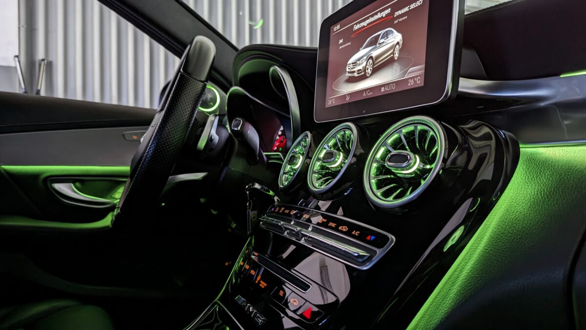 Mercedes W205 GLC Innenbeleuchtung mit 3D Hochtöner und beleuchteten Luftdüsen nachrüsten