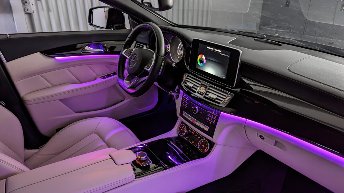 Mercedes_CLS_w218_ambientebeleuchtung_nachrüstung_innenraum_led_12_farben_2 Nachrüstung der mehrfarbigen LED Ambientebeleuchtung im Mercedes CLS W218