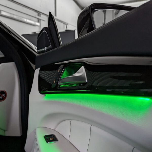 Nachrüstung der mehrfarbigen LED Ambientebeleuchtung im Mercedes CLS W218