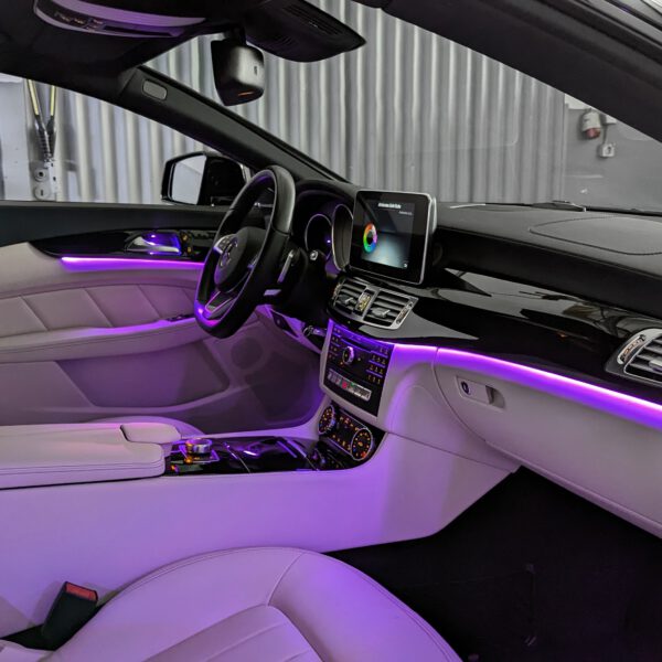 Nachrüstung der mehrfarbigen LED Ambientebeleuchtung im Mercedes CLS W218