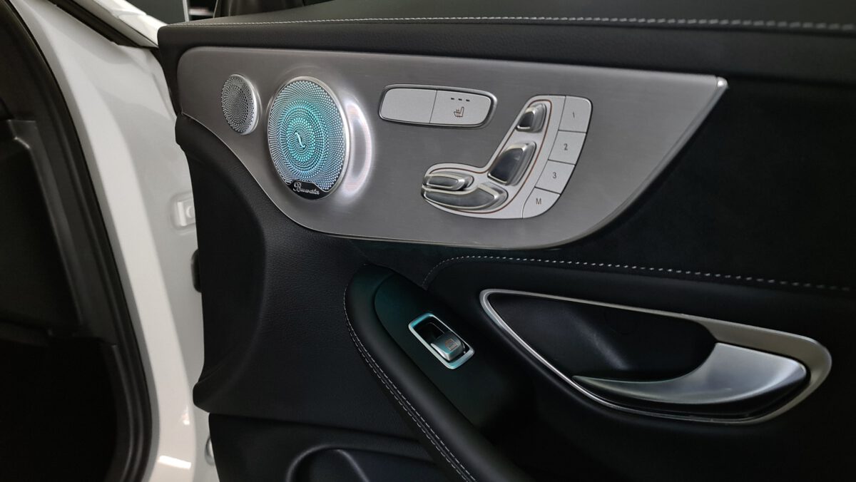 Mercedes_C_Klasse_W205_Ambientebeleuchtung_nachrüsten_2 Ambientebeleuchtung für Mercedes C-Klasse W205