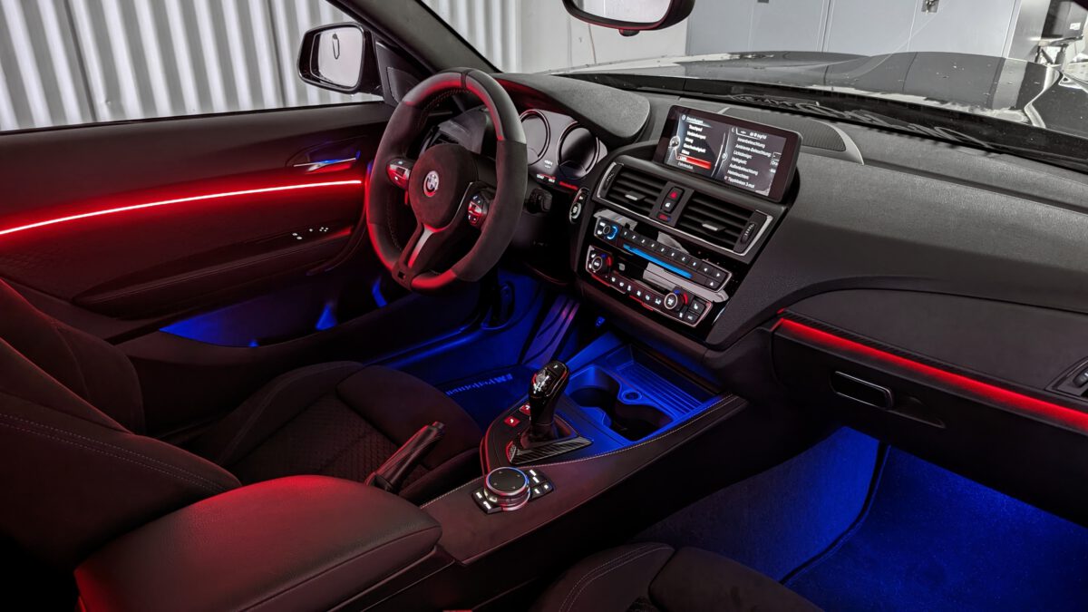 bmw_1er_2er_ambientebeleuchtung_dynamic_nachrüstung_innenbeleuchtung_64_farben_mehrfarbig_9 Ambientebeleuchtung für BMW M2 Competition/Coupe F87 inkl. Einbau (Nachrüstung) – Bild 12