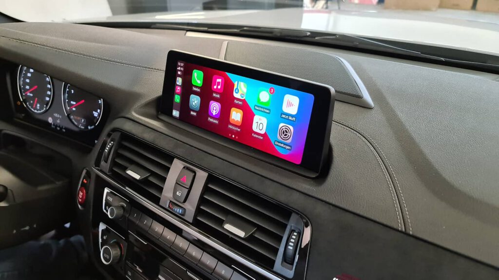 Nachrüstung von Apple-CarPlay und Android Auto im BMW 2er F22 F23 M2 Competition