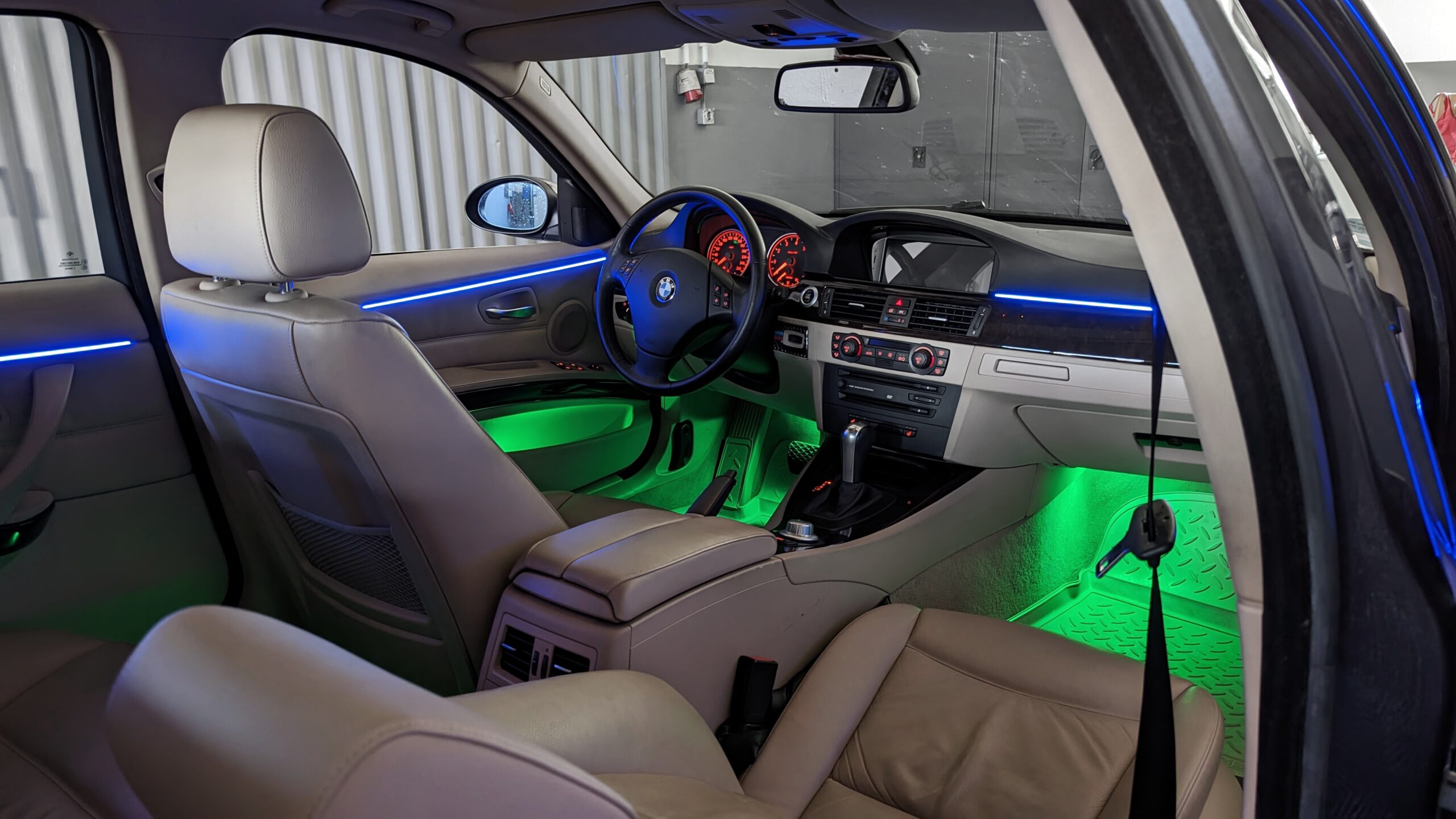 Ambientebeleuchtung für BMW 3er E90 E91 E92 Einbau - CarHex