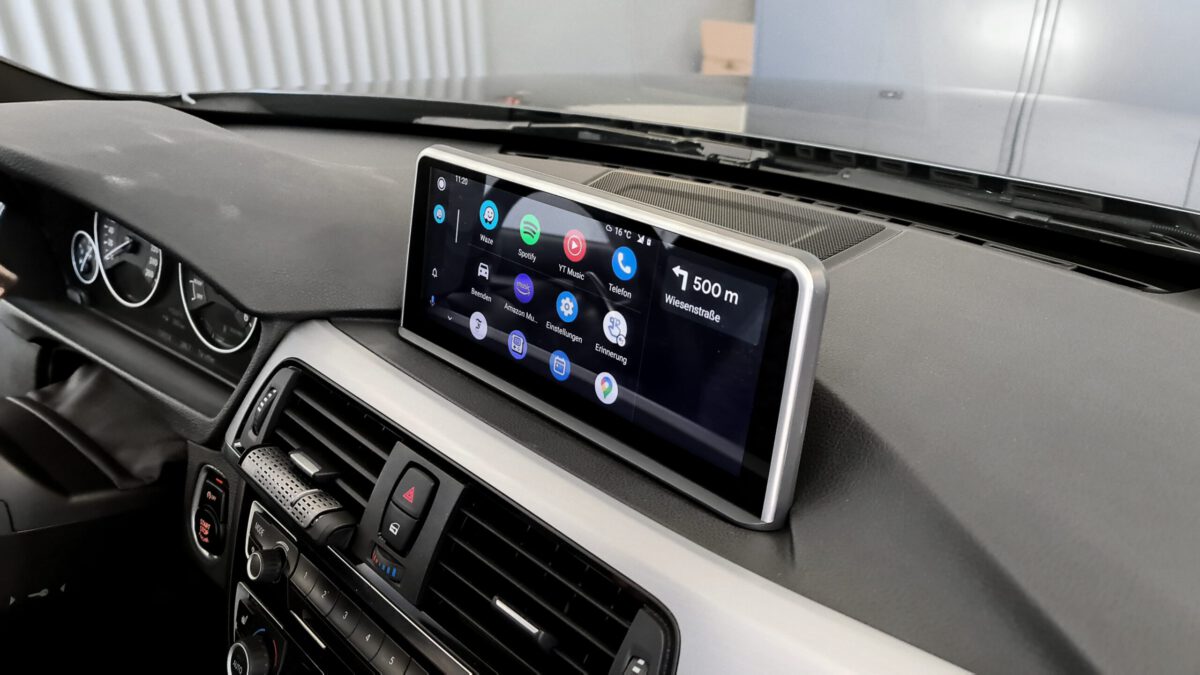 Nachrüstung von Apple-CarPlay & Android-Auto mit 10.25" Display
