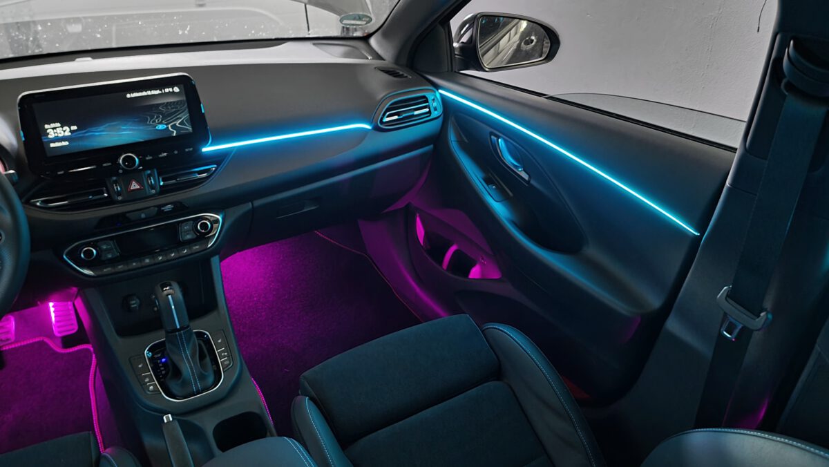 Nachrüstung der mehrfarbigen Ambientebeleuchtung im Hyundai i30 i30N