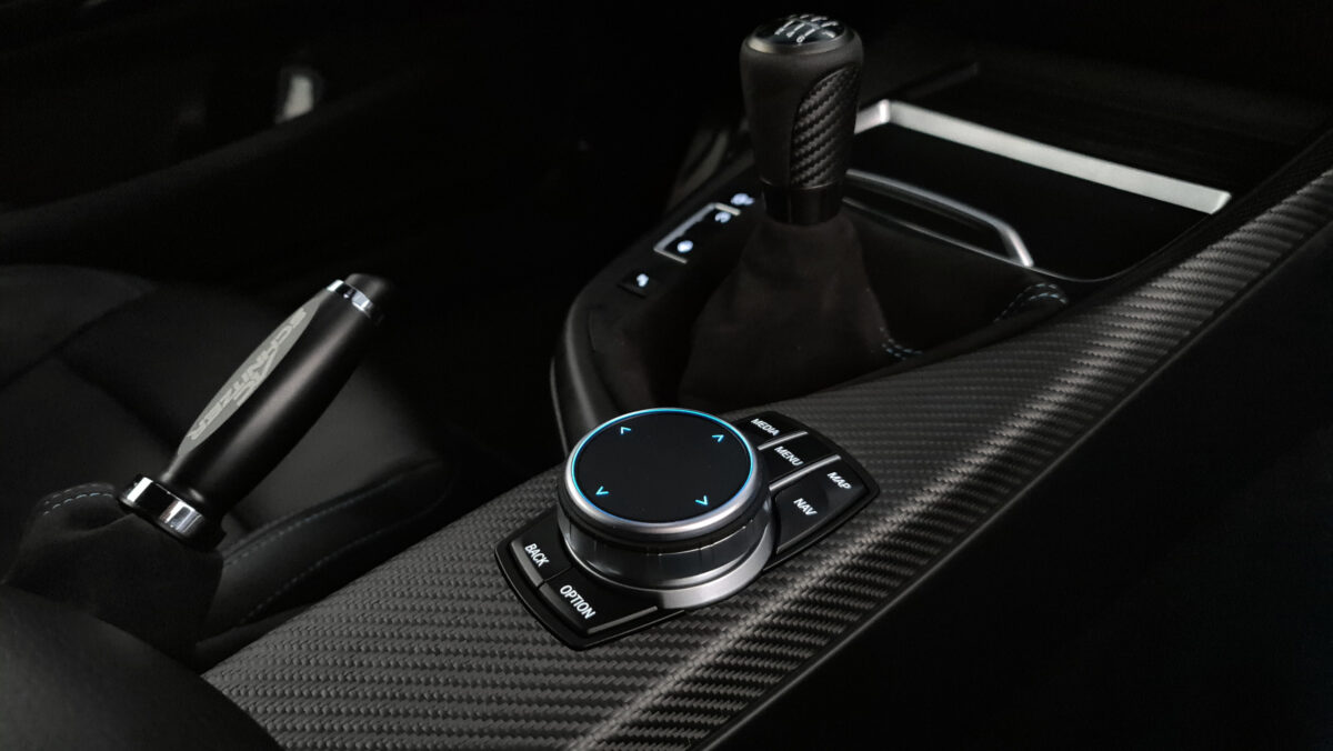 Interior LED-Umbau von Orange zu Weiß im BMW 2er F22 M2