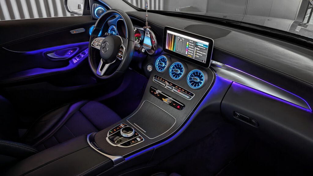 Mercedes W205 GLC Innenbeleuchtung mit 3D Hochtöner und beleuchteten Luftdüsen nachrüsten