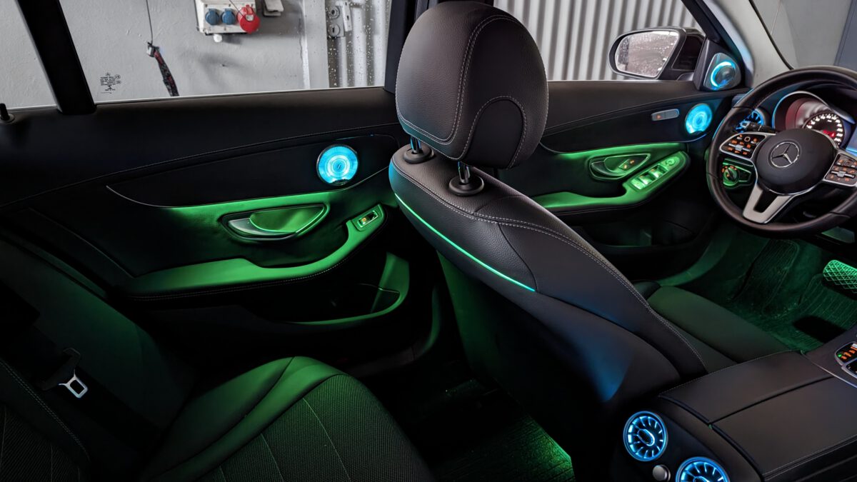 Mercedes W205 GLC Innenbeleuchtung mit 3D Hochtöner und beleuchteten Luftdüsen nachrüsten