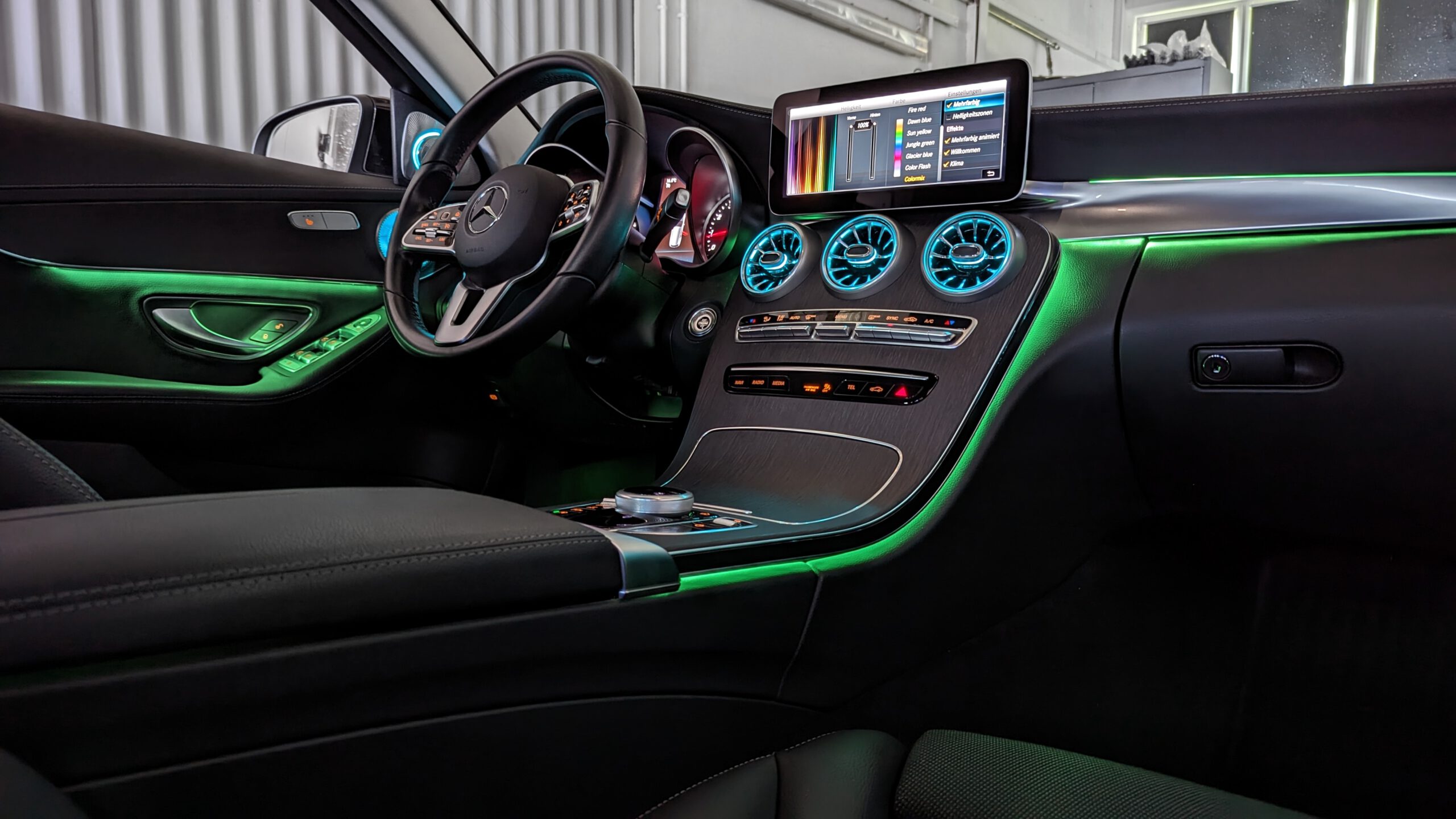 Mercedes Benz - C Klasse W205 Ambientebeleuchtung inkl. Einbau und Codierung