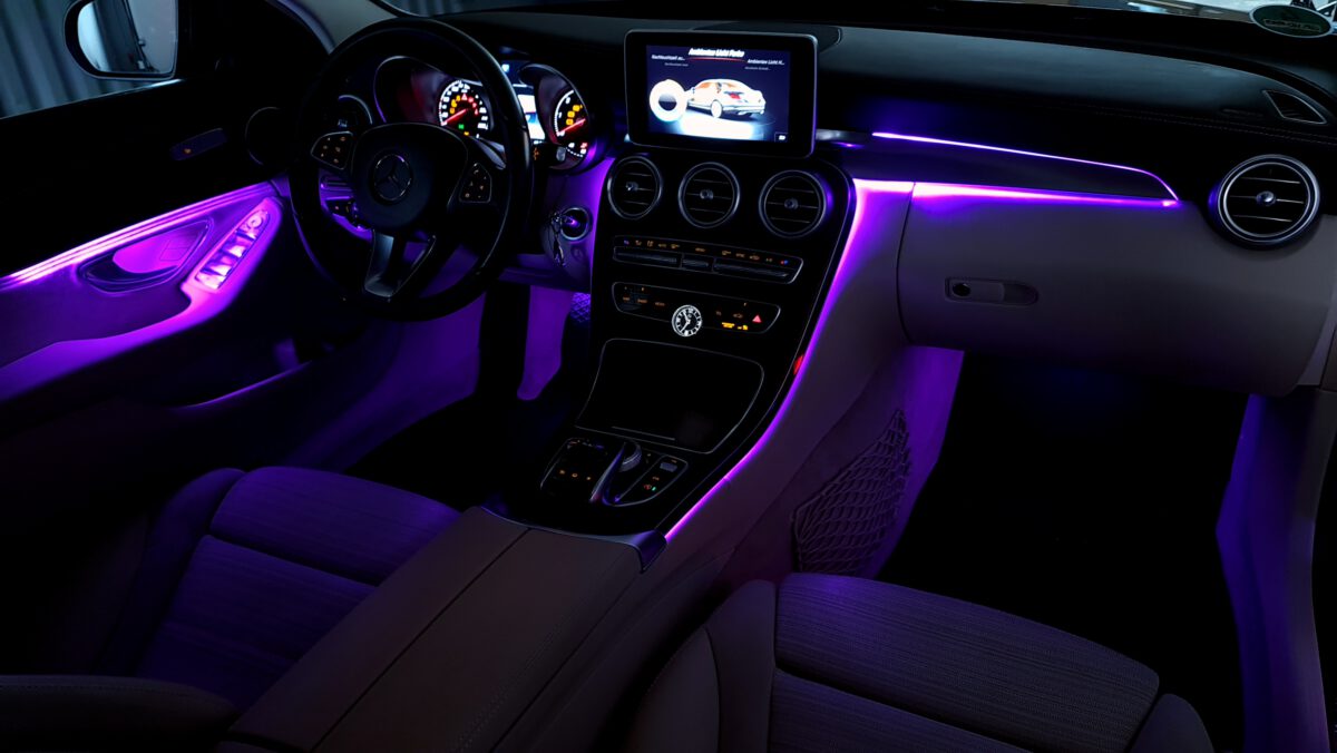 Ambientebeleuchtung für Mercedes CKlasse W205 inkl. Einbau CarHex