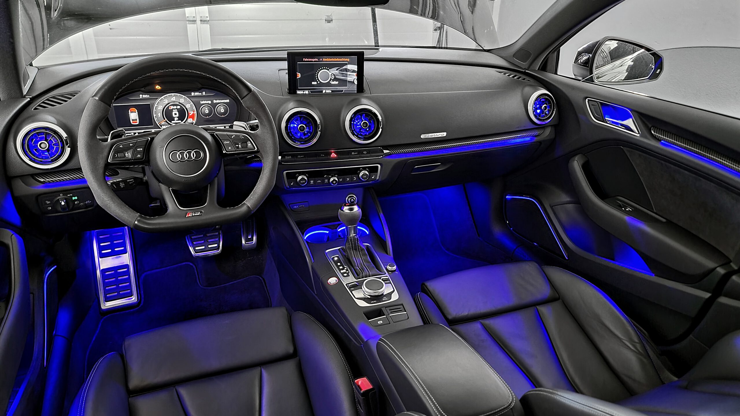 Audi S3 8V Türbeleuchtung LED auf RS performance Nachrüstpaket
