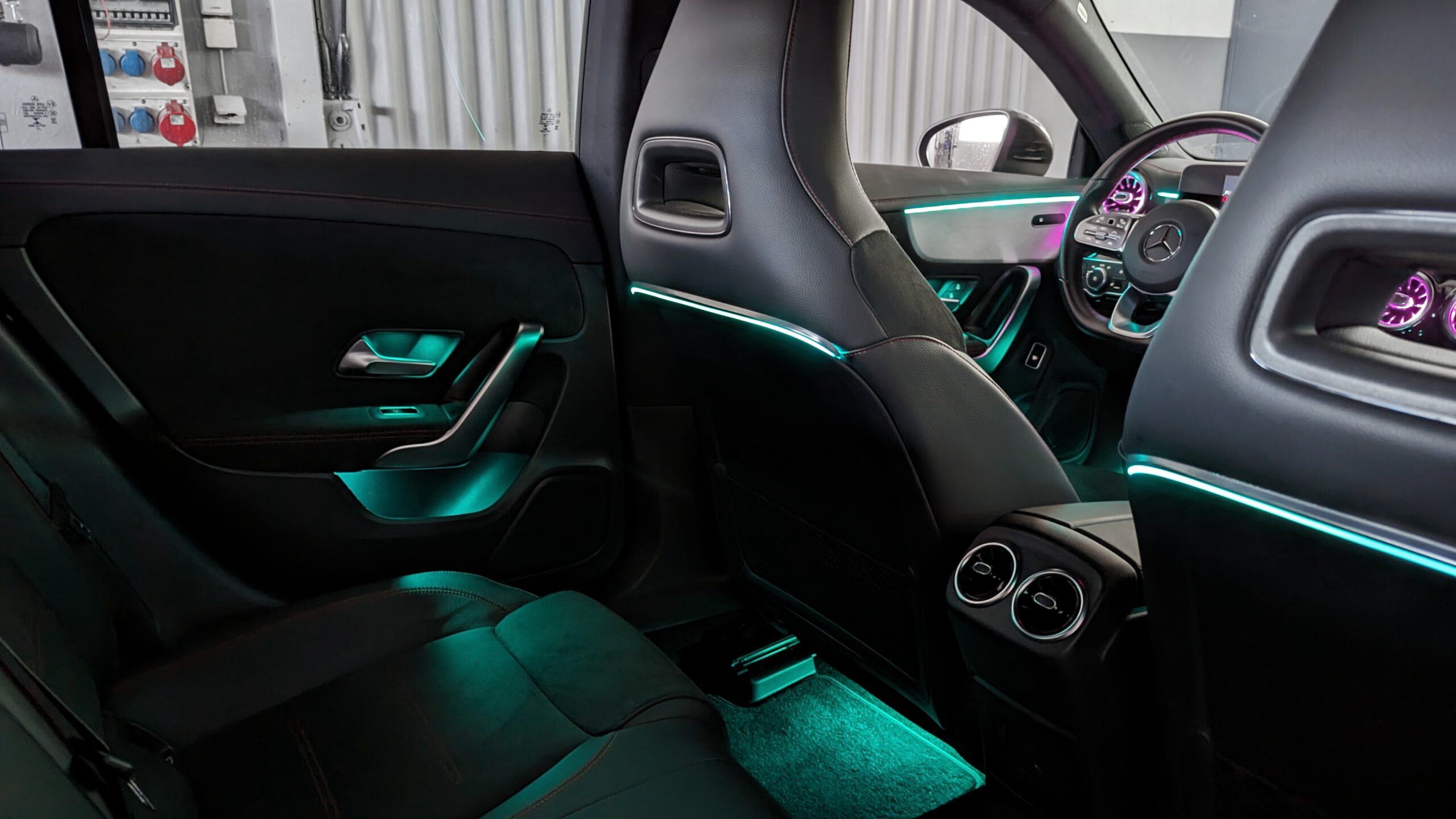 Ambientebeleuchtung für Mercedes A-Klasse W177 64 Farben inkl. Einbau  (Nachrüstung)