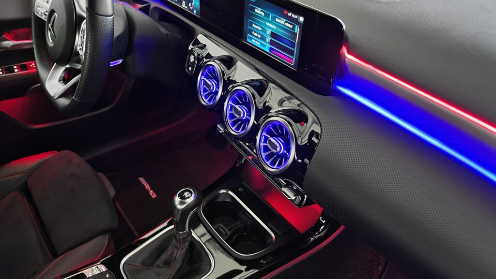 Nachrüstung der Ambientebeleuchtung für Mercedes CLA C118