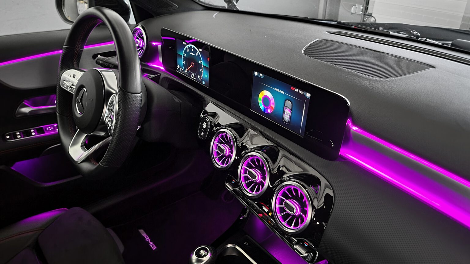 Oxtao U-Sofa Mit LED Beleuchtung & USB-C - Samt Schwarz