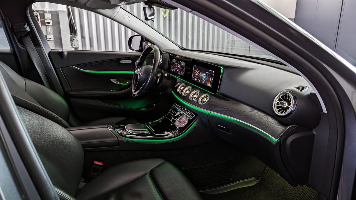 Ambientebeleuchtung für Mercedes E-Klasse W213 mit 64 Farben inkl. Einbau (Nachrüstung) – Bild 6