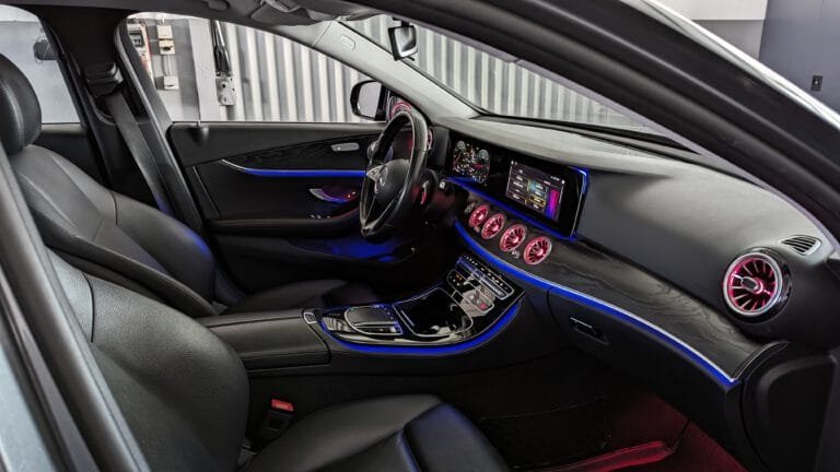 Ambientebeleuchtung für Mercedes E-Klasse W213 mit 64 Farben inkl. Einbau (Nachrüstung)