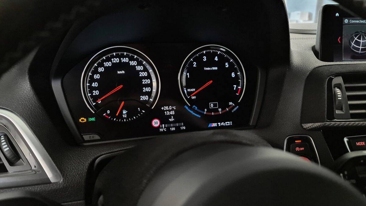 Black Panel Tacho im BMW 1er F20 F21 nachrüsten