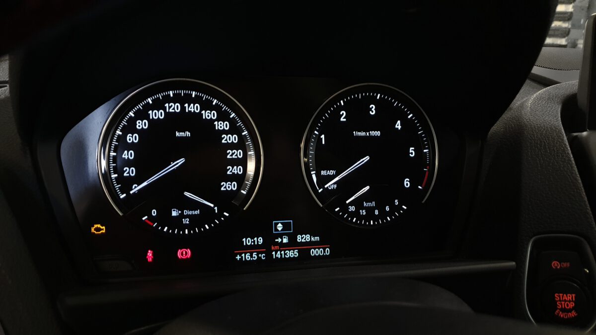 Nachrüstung und Codierung des Black-Panel Tacho im BMW 1er