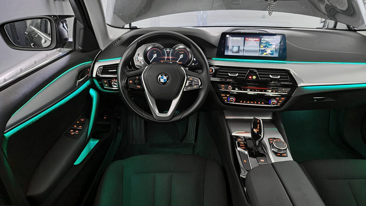 Nachrüstung der mehrfarbigen Ambientebeleuchtung im BMW 5er G30 G31