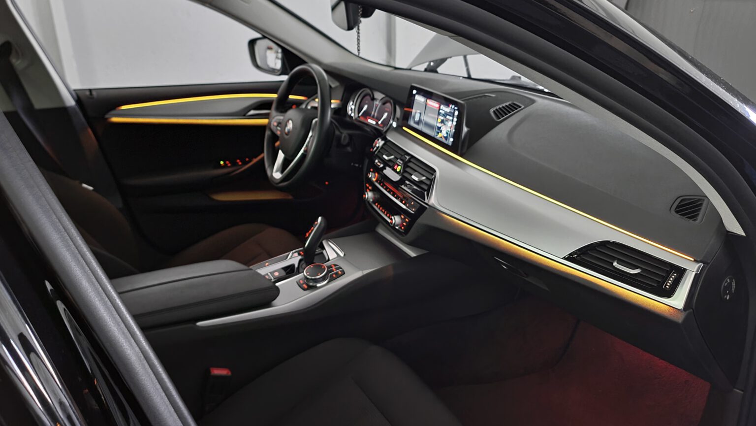 Ambientebeleuchtung für BMW 5er G30 G31 inkl. Einbau - CarHex