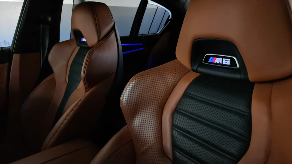BMW M-Logo Sitze dauerhaft beleuchtet während Fahrt