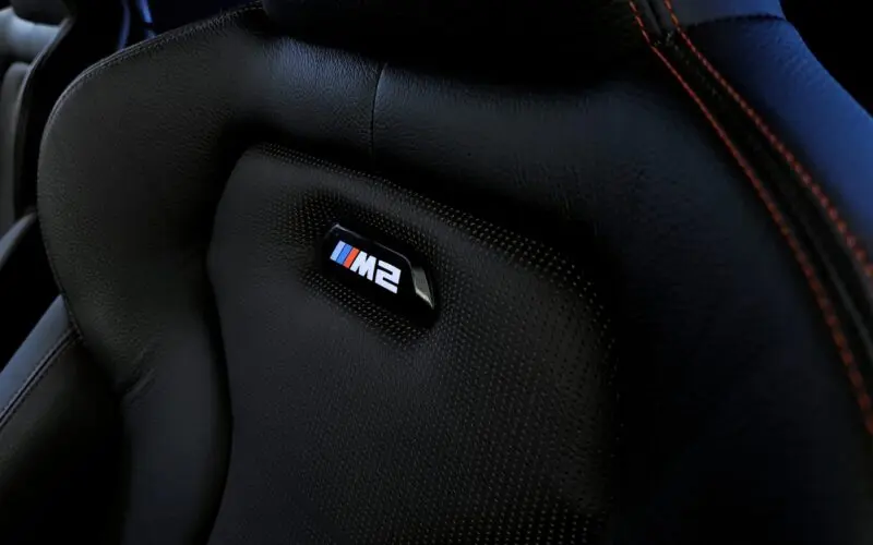 BMW M-Logo in den Sitzen dauerhaft beleuchtet