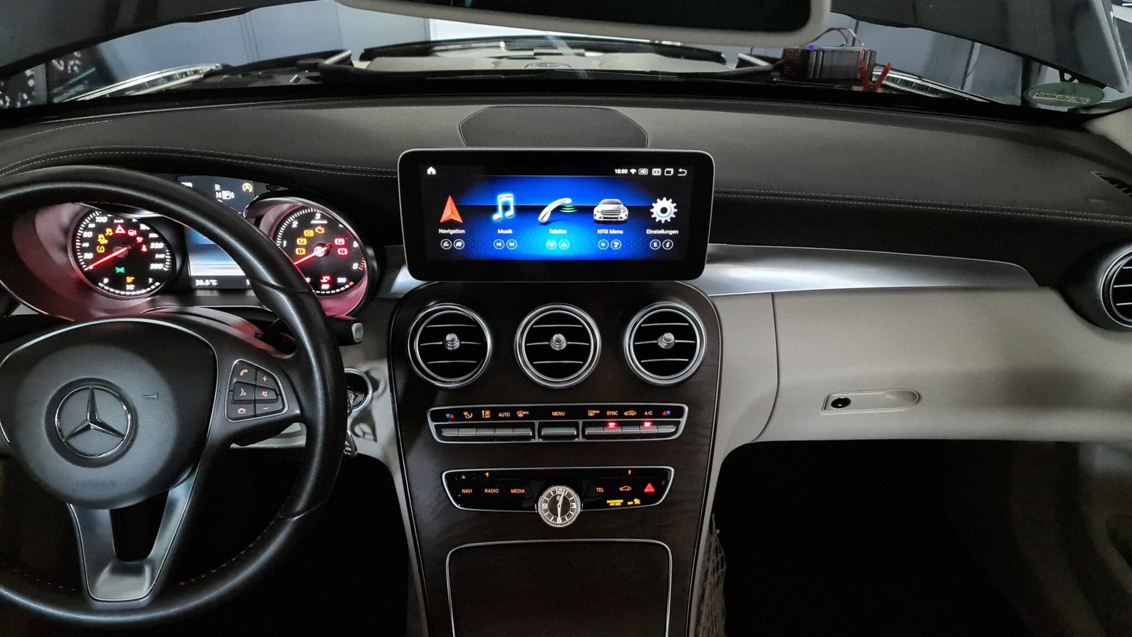 Elegantes W205 Navi Update Bilder