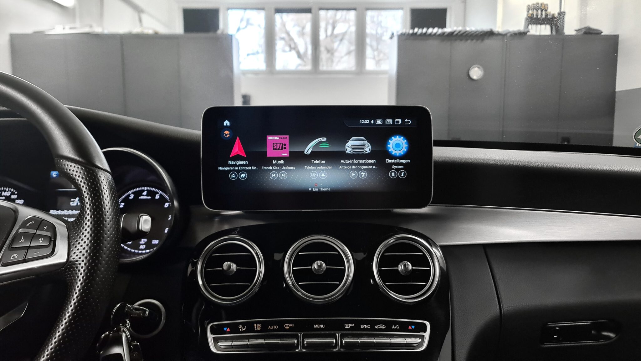 AndroidNavi mit CarPlay & Einbau Mercedes C W205 CarHex