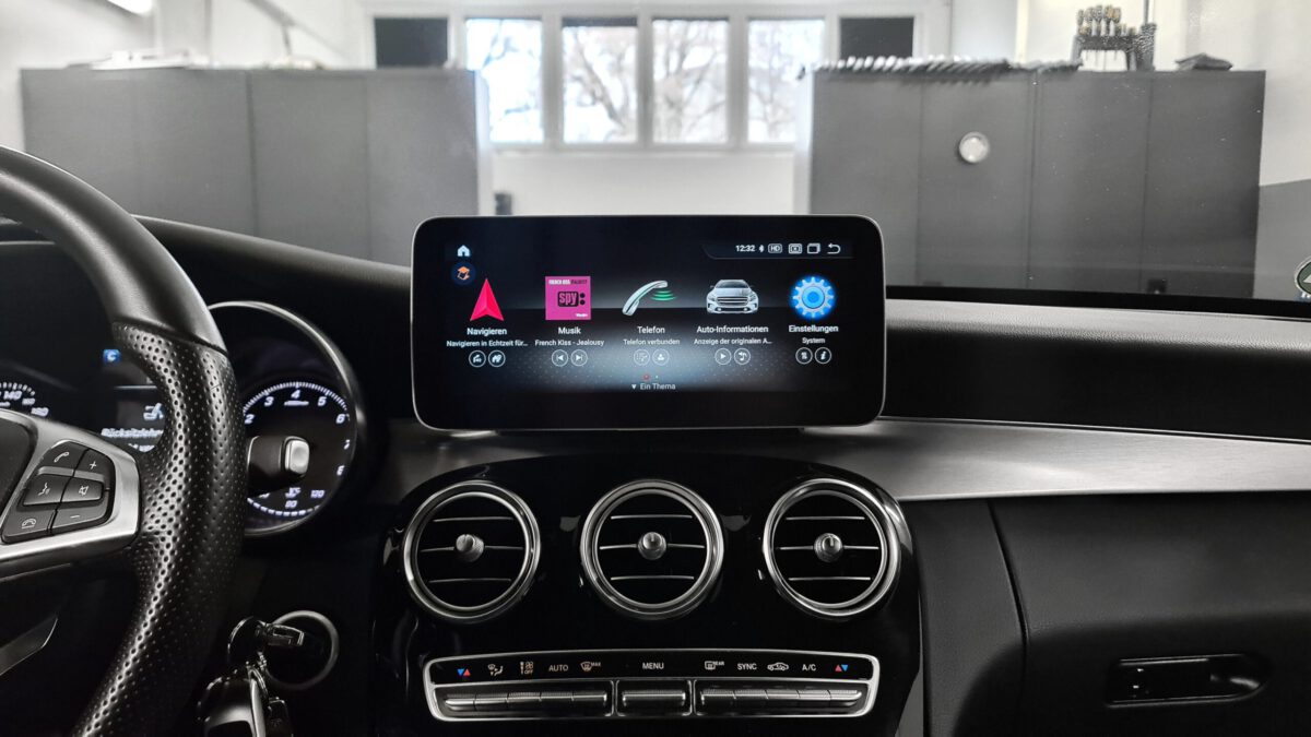 Android-Navi mit Apple-CarPlay in der Mercedes C-Klasse W205 nachrüsten