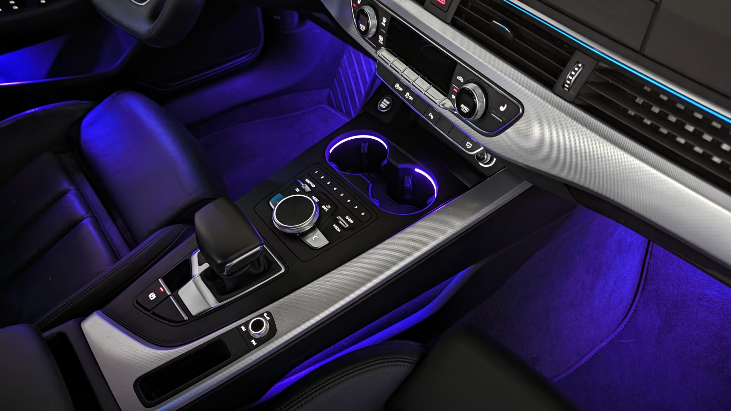IYC - EL Ambiente Lichtleiste Ambientebeleuchtung für Audi A5 8T Sportback  - Türen