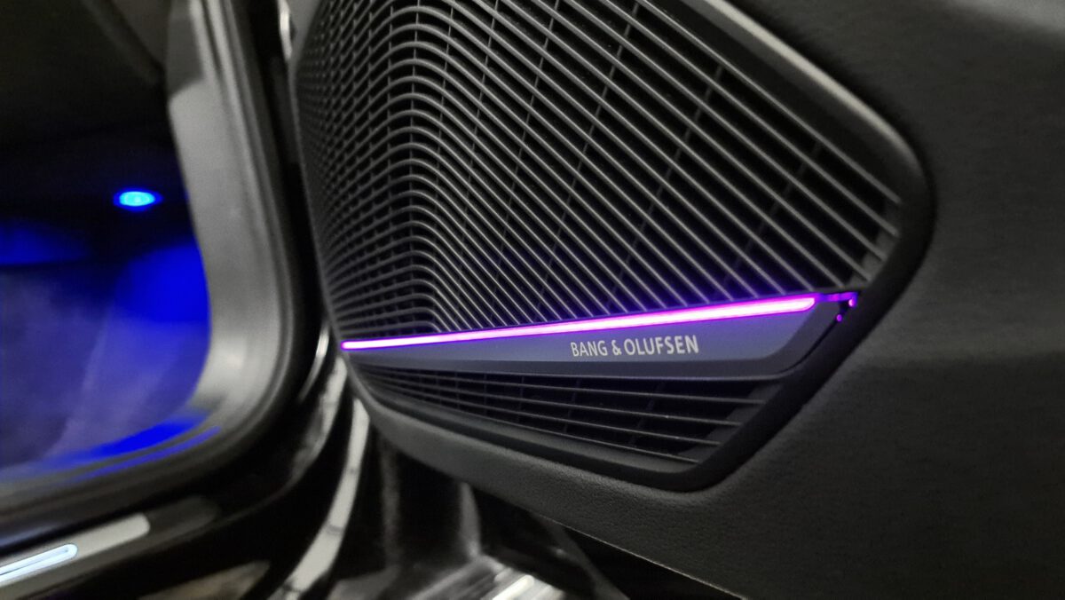 audi_a4_b9_s4_weiße_ambientebeleuchtung_mehrfarbig_codieren_nachrüsten Audi A4 B9 Ambientebeleuchtung mehrfarbig nachrüsten