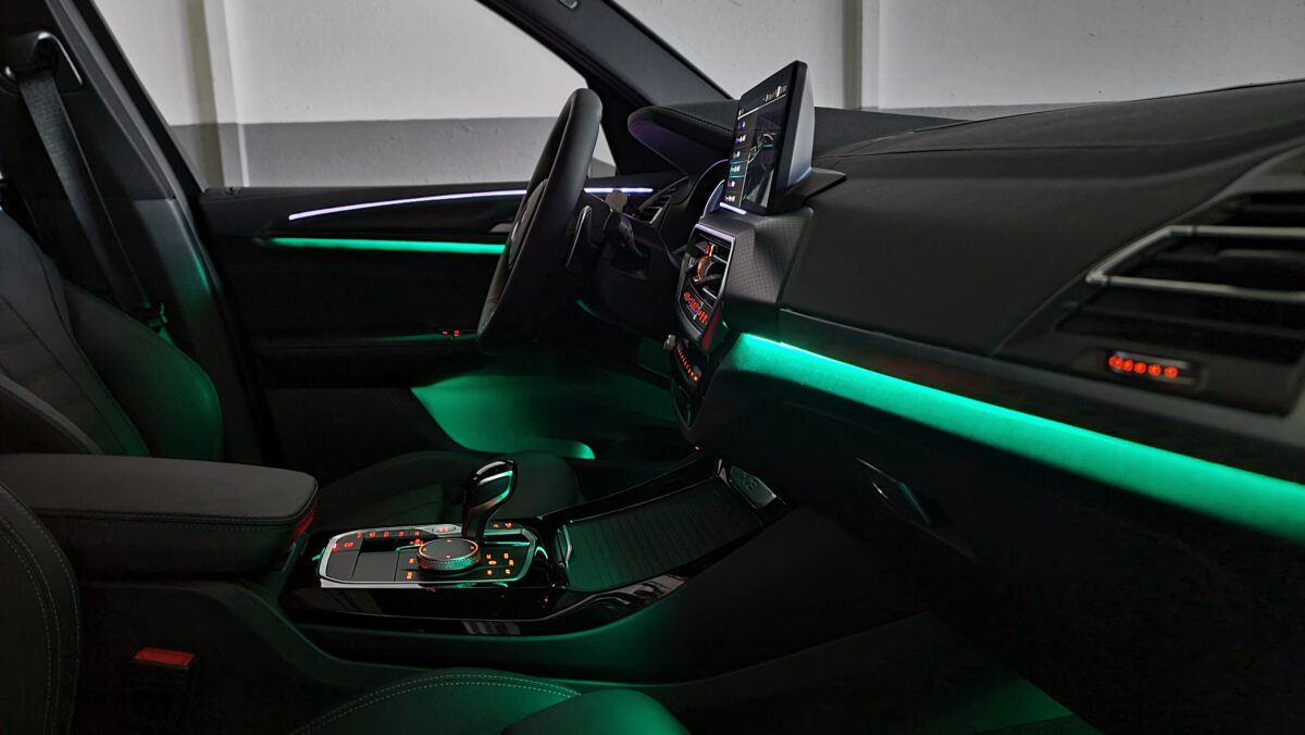 bmw_x3_g01_ambientebeleuchtung_nachrüsten_led_innenraum_2 BMW X3 G01 Ambientebeleuchtung nachrüsten steuerbar über das iDrive-System
