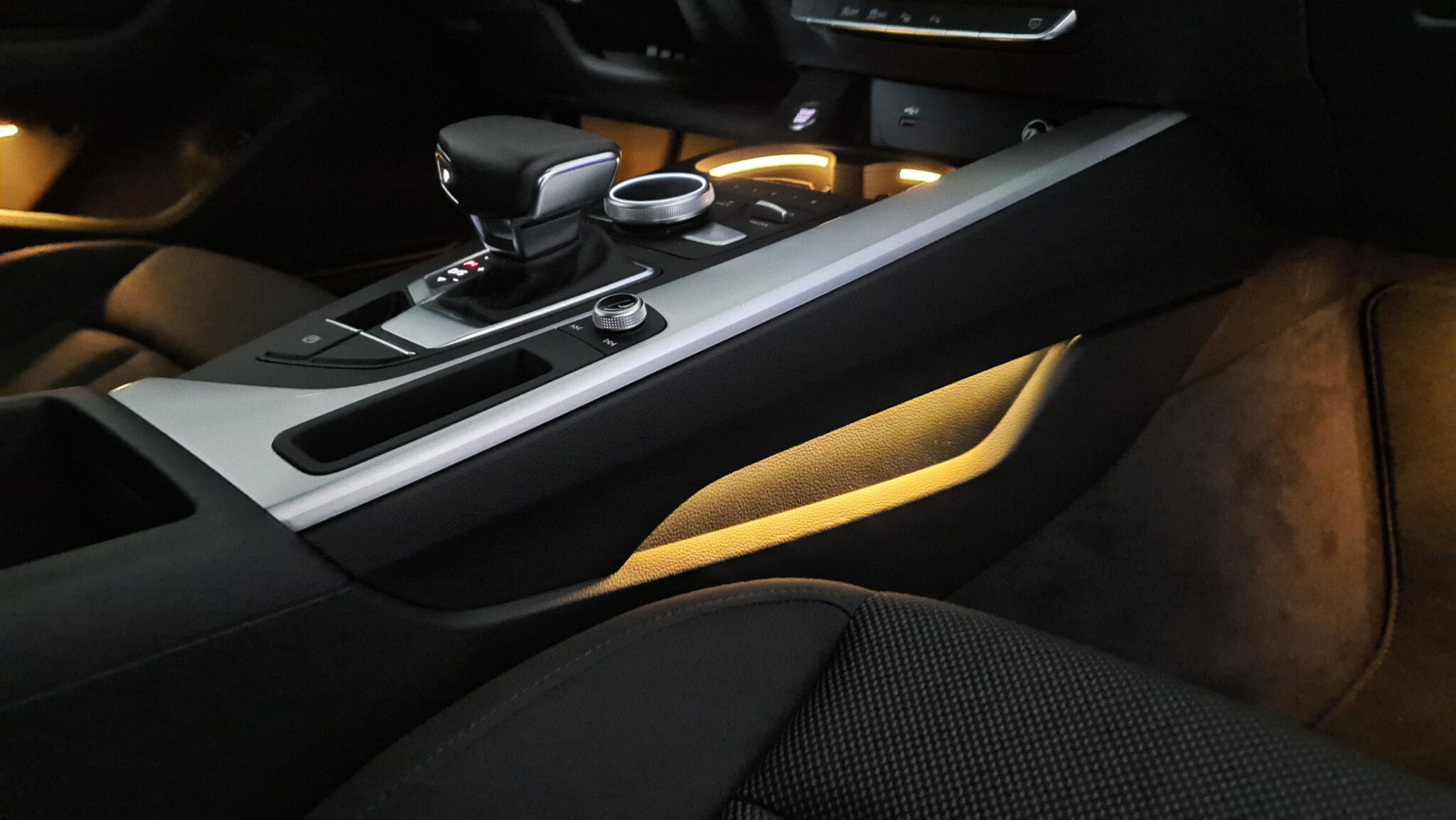 Ambientebeleuchtung für Audi A5 F5/B9 inkl. Einbau CarHex