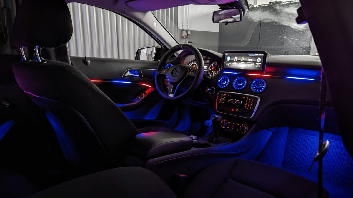mercedes_aklasse_cla_gla_w176_c117_ambientebeleuchtung_dynamisch_innebeleuchtung_nachrüsten_1 Dynamische Ambientebeleuchtung im Mercedes CLA A-Klasse GLA C117 W176 nachrüsten