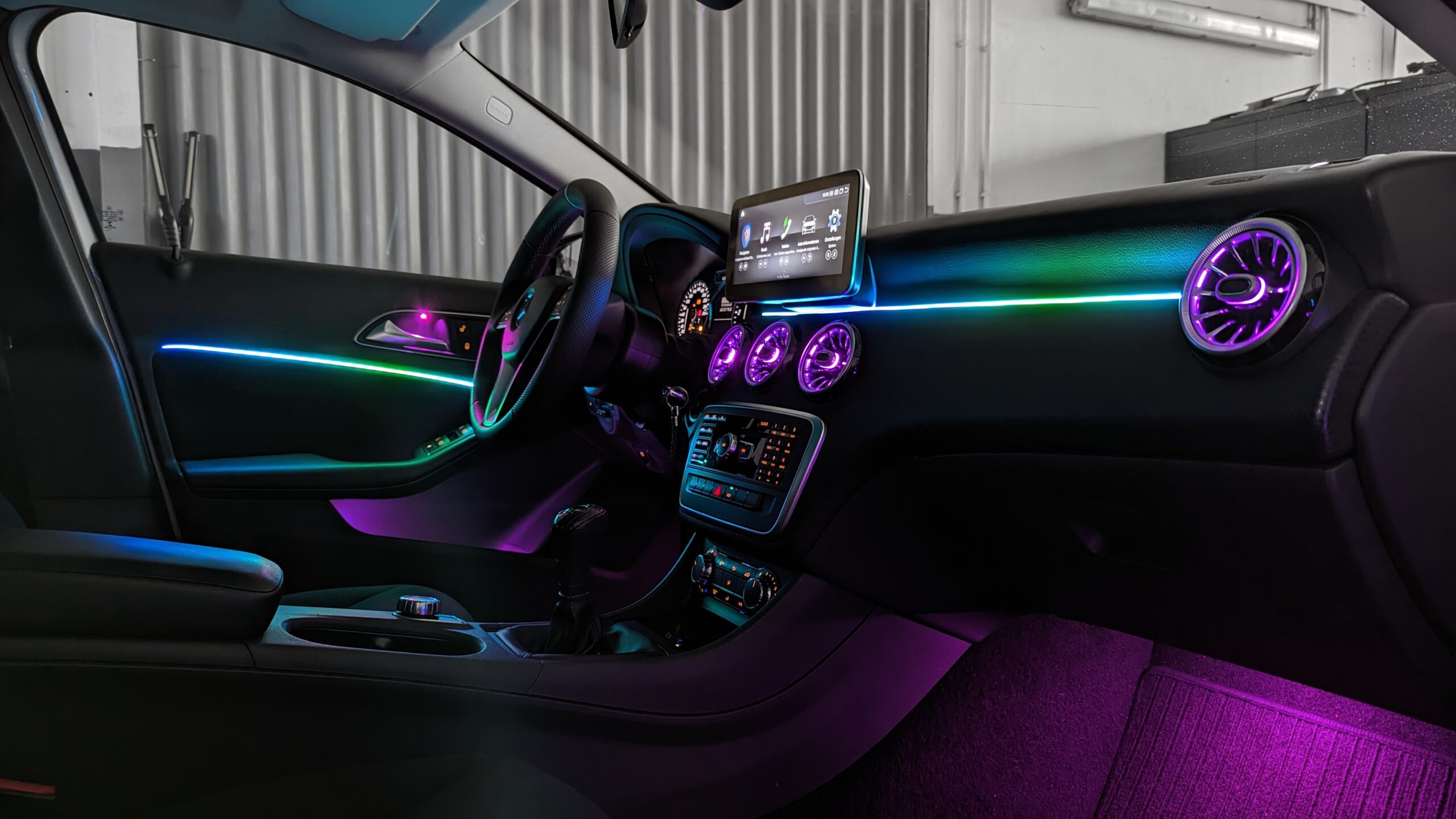 Ambientebeleuchtung für Mercedes CLA C118 X118 mit 64 Farben inkl. Einbau  (Nachrüstung)