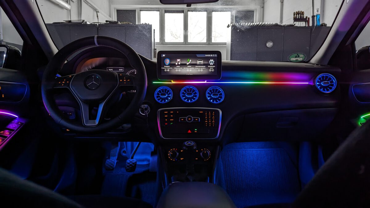 mercedes_aklasse_cla_gla_w176_c117_ambientebeleuchtung_dynamisch_innebeleuchtung_nachrüsten_7 Nachrüstung Ambientebeleuchtung mit Dynamic-Mode in der Mercedes A-Klasse CLA W176 C117