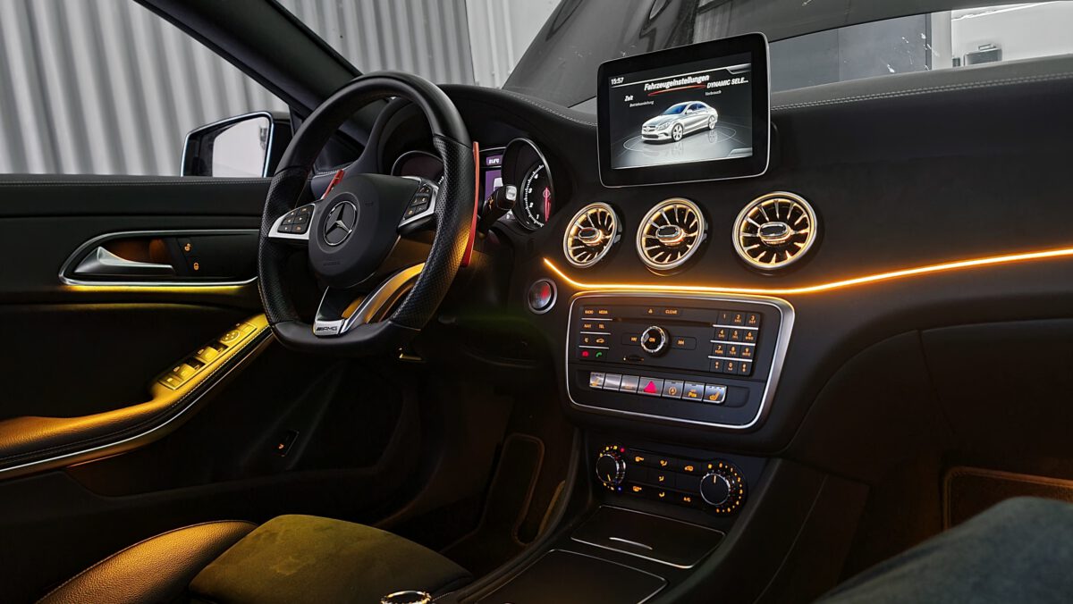 mercedes_cla_gla_a-klasse_12_farben_ambientebeleuchtung_nachrüsten_5 Nachrüstung der Ambientebeleuchtung im Mercedes CLA GLA A-Klasse