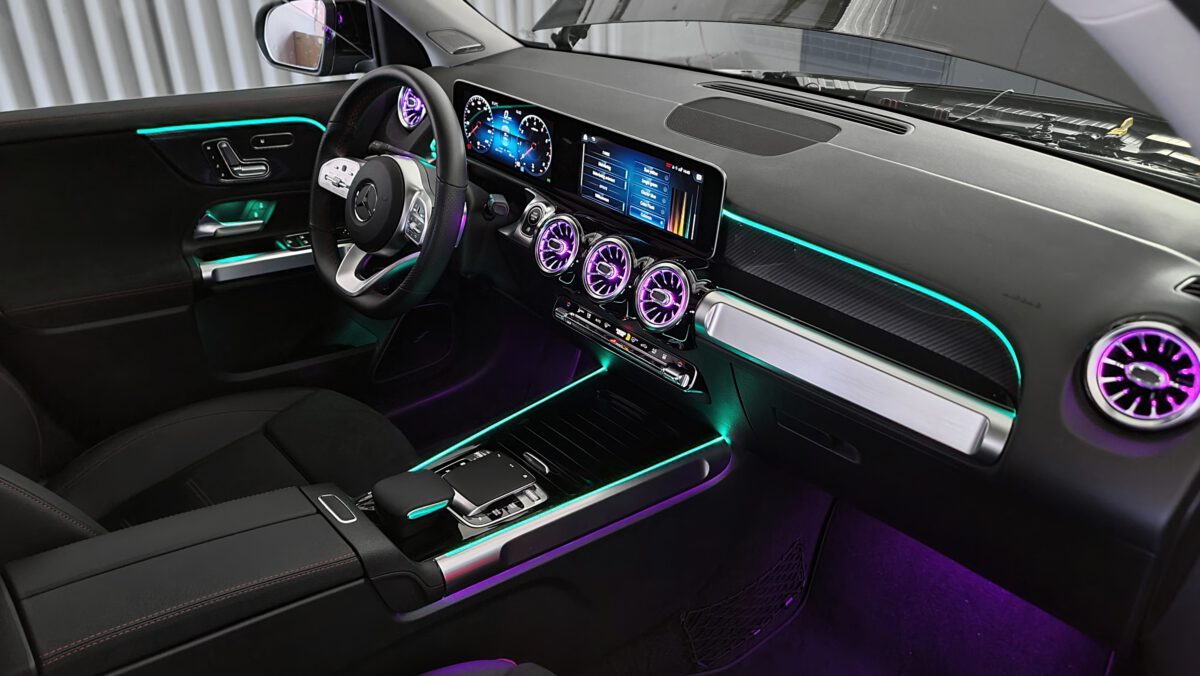 Nachrüstung der Ambientebeleuchtung im Mercedes GLB mit MBUX