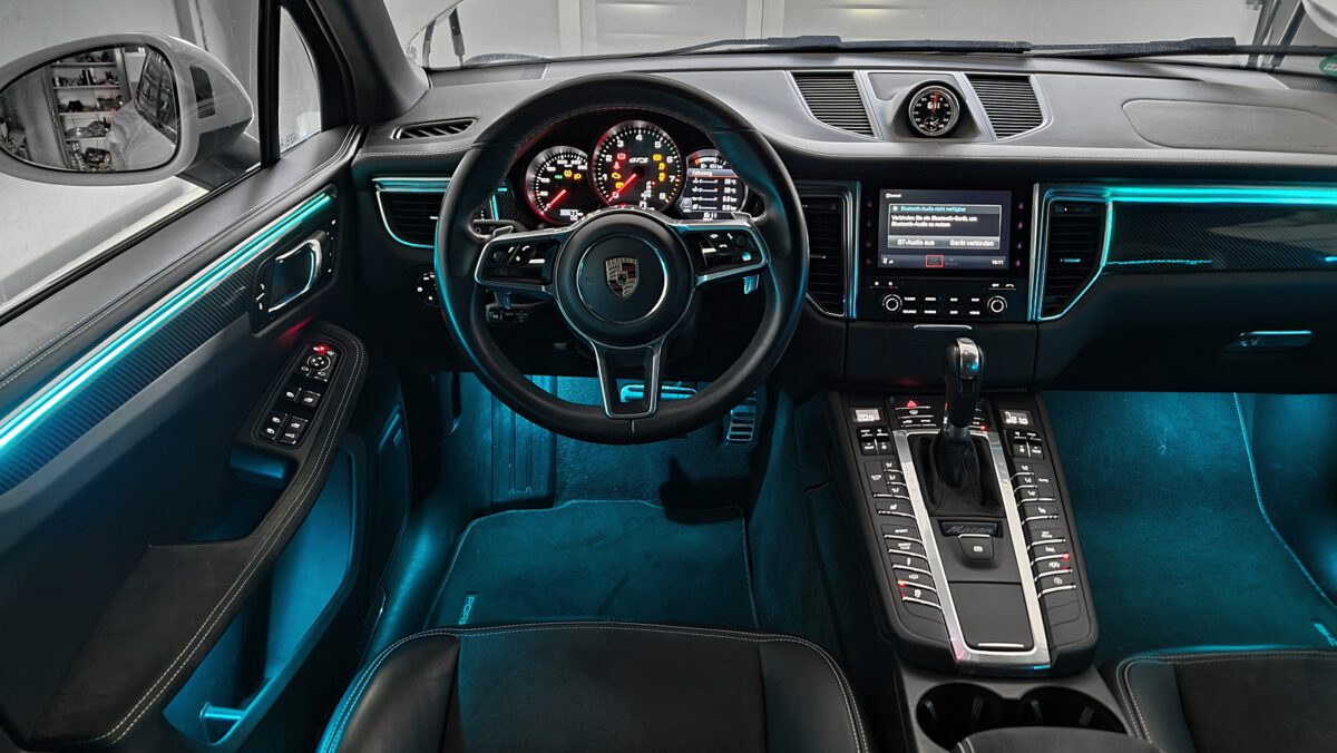 Porsche Macan mehrfarbige LED Ambientebeleuchtung nachrüsten