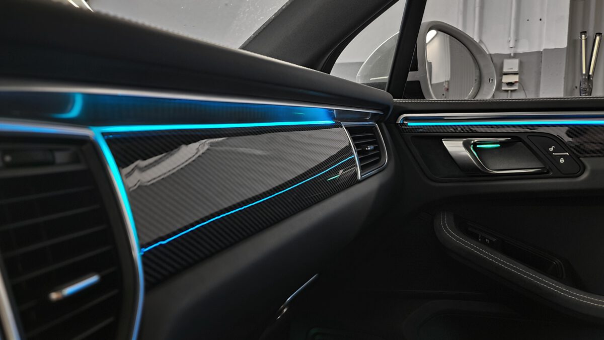 Porsche Macan mehrfarbige LED Ambientebeleuchtung nachrüsten