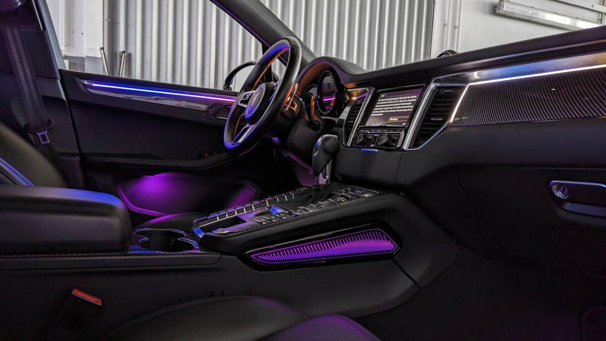 Mehrfarbige Ambientebeleuchtung im Porsche Macan nachrüsten