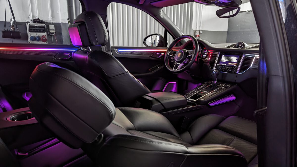 Mehrfarbige Ambientebeleuchtung im Porsche Macan nachrüsten