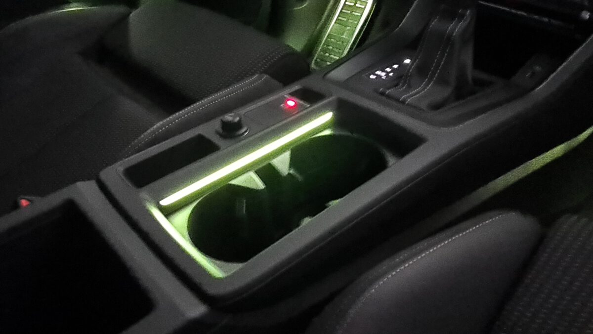 Audi_q3_f3_sq3_ambientebeleuchtung_30_farben_nachrüsten_4 Audi Q3 Sq3 F3 Ambientebeleuchtung mit 30 Farben nachrüsten