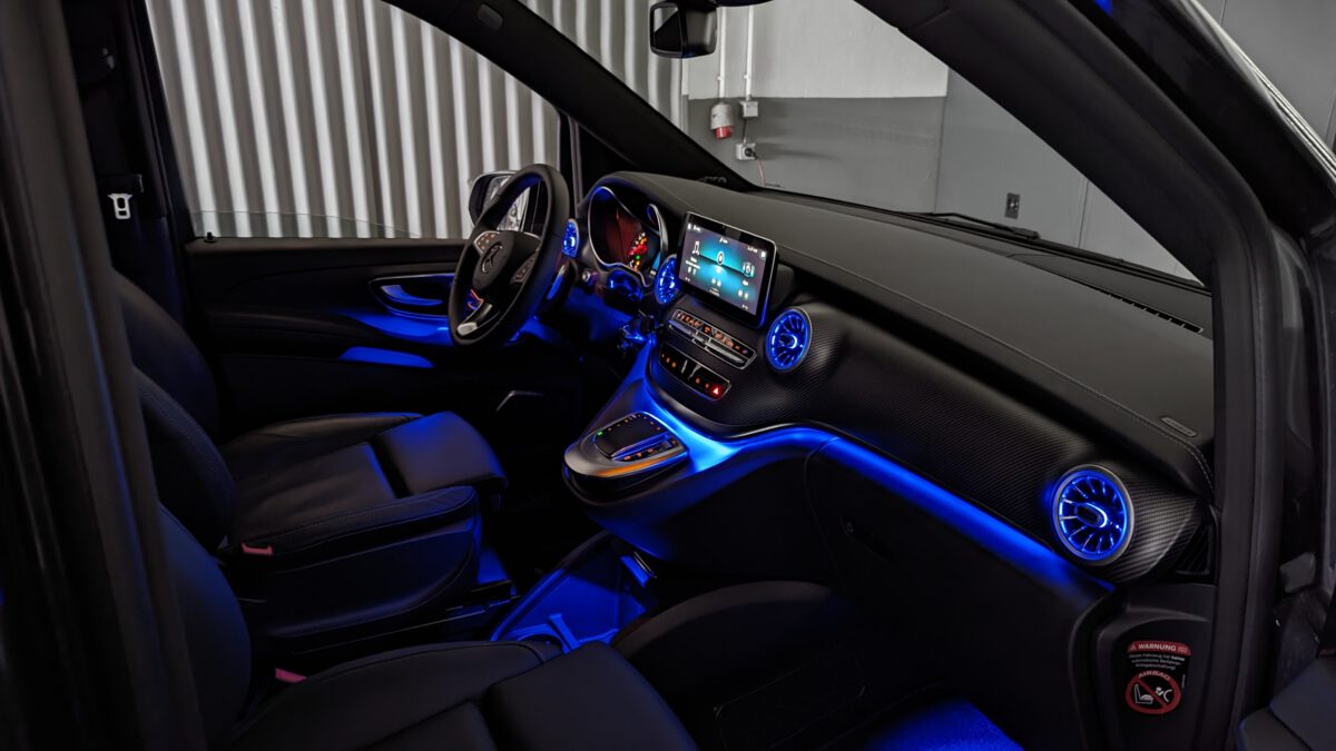 Nachrüstung der mehrfarbigen Ambientebeleuchtung in der Mercedes V-Klasse W447