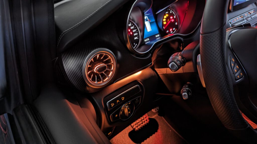 Nachrüstung der mehrfarbigen Ambientebeleuchtung in der Mercedes V-Klasse W447