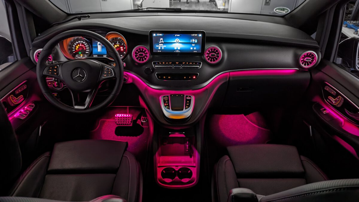 Nachrüstung der mehrfarbigen Ambientebeleuchtung in der Mercedes V-Klasse W447