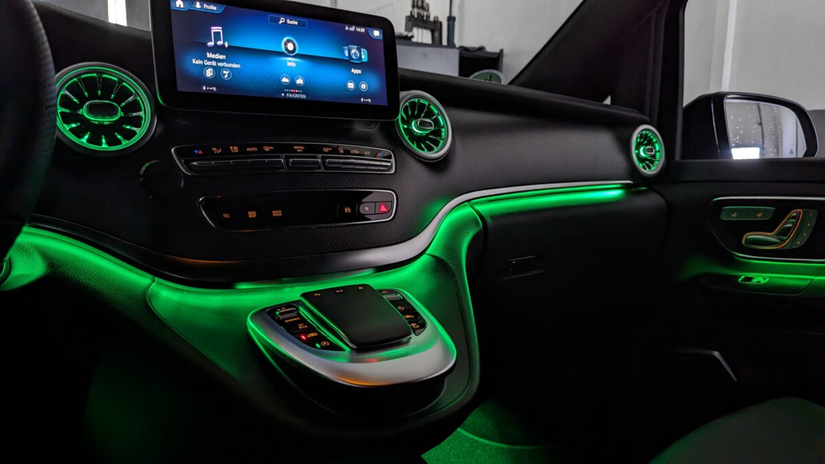 Nachrüstung der mehrfarbigen Ambientebeleuchtung in der Mercedes V-Klasse W447